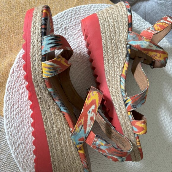 NWT Women's Tamaris Wedge Sandals.  Discount Shipping - Picture 6 of 7